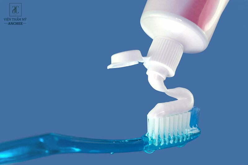 Phương pháp dùng kem đánh răng để trị mụn đỏ