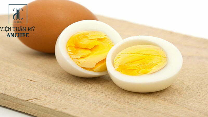Dùng trứng gà trị mụn cám