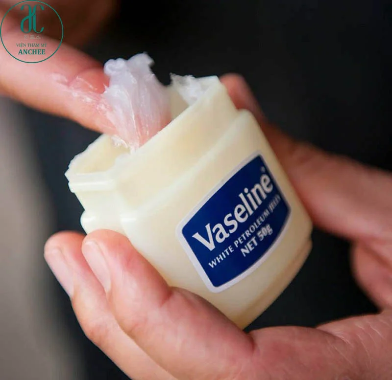Son dưỡng môi Vaseline 