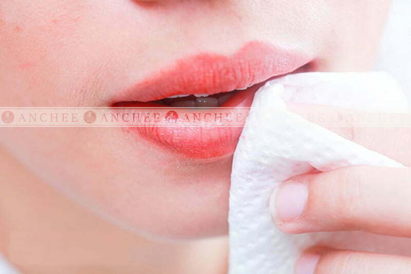 Phun môi có được đánh răng không? Nên kiêng mấy ngày