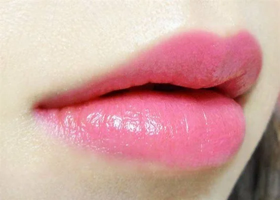 Phun môi màu hồng tự nhiên - 4 Màu bạn không nên bỏ qua