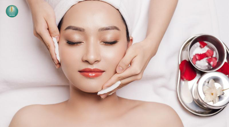 Cách chăm sóc da để phòng ngừa và giúp cải thiện tình trạng mụn ẩn trên trán hiệu quả