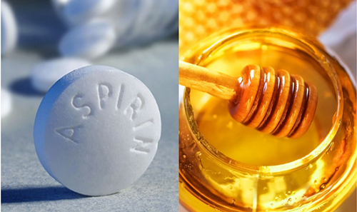 Dùng mật ong với bột thuốc Aspirin nghiền để trị mụn